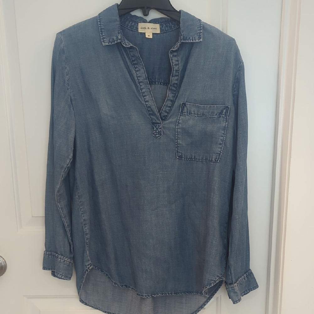 Cloth & Stone Long Sleeve Blue Chambray Top